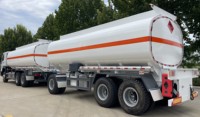 Camion-citerne Sinotruk d'occasion avec transmission manuelle Moteur diesel 6x4 Roue motrice Matériau en acier pour stockage d'huile Vente de Dubaï