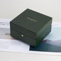 Boîte cadeau de luxe personnalisée en bois pour montre, finition laquée verte mate OEM avec intérieur en cuir et serrure
