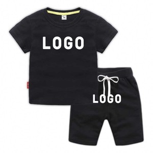 Set di <span class=keywords><strong>Abbigliamento</strong></span> Estivo per Bambini con Logo Personalizzato, Completo Streetwear per Ragazzi, Set Due Pezzi con T-Shirt Stampata e Pantaloncini - Product Image 4