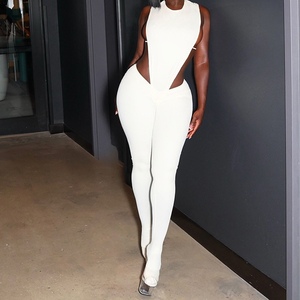 ชุดบอดี้สูทแขนกุดลายฉลุด้านข้างสำหรับผู้หญิงและกางเกงรัดรูป ชุดแฟชั่น 2 ชิ้น - Product Image 1