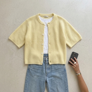 Cardigã Feminino Casual de Tricô Amarelo com Gola Redonda, Manga Curta e Botões, Estilo Cropped Y2K para Primavera/Verão - Product Image 2