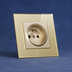 Prise murale française <span class=keywords><strong>2P</strong></span>+<span class=keywords><strong>T</strong></span> <span class=keywords><strong>16A</strong></span> standard UE avec panneau en verre trempé brillant et pièces métalliques en cuivre pur pour une décoration intérieure élégante - Product Image 1