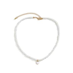 Collar de cuentas minimalista estilo bohemio con colgante de corazón en colores caramelo - Product Image 5