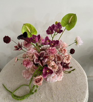 Centre de table élégant rose et vert, petite boule de fleurs de 30 cm, boule de fleurs de cymbidium rose et d'anthurium, décoration d'événements
