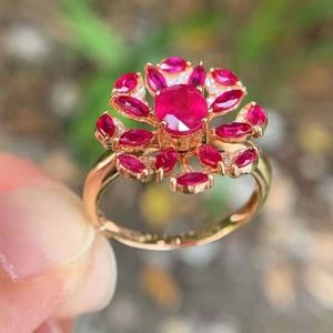 Xinfly 18K โรสโกลด์ไม่ซ้ำใครลายดอกไม้วินเทจตัดประดับทับทิม - Product Image 2