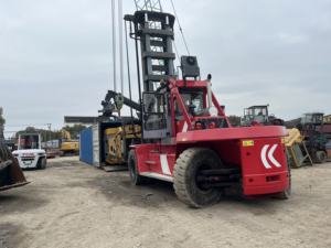 Montacargas Diésel Usado Kalmar de 42 Toneladas, Mástil de 2 Etapas, Todoterreno, Marca Japonesa, Motor Volvo, Operación Sentado, 121kw, Altura de Elevación de Horquillas - Product Image 6