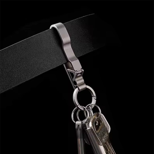 TGZUO Portachiavi Minimalista in Titanio con Moschettone, Lavorazione CNC di Precisione, Portachiavi EDC Aerodinamico, Connettore Portatile per Chiavi Auto - Product Image 5