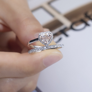 Anillo <span class=keywords><strong>solitario</strong></span> de <span class=keywords><strong>diamante</strong></span> de laboratorio de corazón VS HPHT Rosa 1.3CT personalizado de <span class=keywords><strong>oro</strong></span> de 18 quilates de 1/2" - Product Image 3