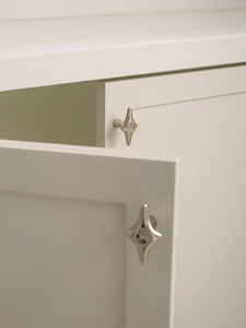 Starfish-shaped Titanium Silver Furniture Handles for Wardrobes Kitchen Cabinets Drawers and TV Cabinets - Product Image 4
