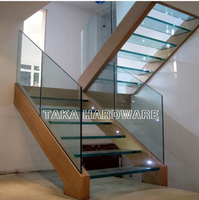 Escalier droit intérieur bois/acier avec garde-corps et balustrade en verre trempé pour petite maison et appartement