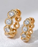 Boucles d'oreilles créoles Huggies pour femme en or 18 carats avec diamants de laboratoire certifiés IGI, modèle Icon, style tennis à perles, surprise