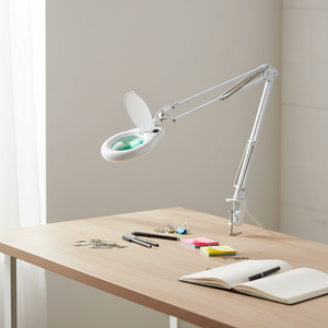 แว่นขยายแบบแขนยืดหยุ่นพร้อมไฟหนีบสำหรับงานเย็บผ้าและงานต่างๆ - Product Image 1