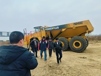 Camion benne minier tout-terrain Minle 6x6 robuste avec moteur, pompe, freinage humide haute efficacité et essieu, capacité 35000 kg pour la construction