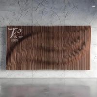 Scultura da Parete Astratta in Legno Massello di Gomma, Design Moderno Personalizzabile, Realizzata a Mano, per Uso Commerciale, Arte da Appendere, Anniversario