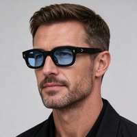 Lunettes de soleil de luxe tendance unisexe avec rivets décoratifs, monture carrée étroite minimaliste pour homme, nouvelle collection avec logo