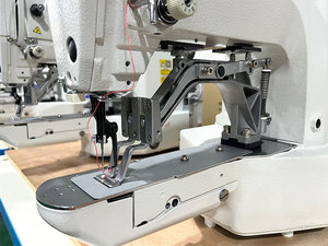 Machine à coudre électronique Raynian-430D pour boutonnières, idéale pour la couture en zigzag sur sacs à dos, empeignes de chaussures et jeans - Product Image 4