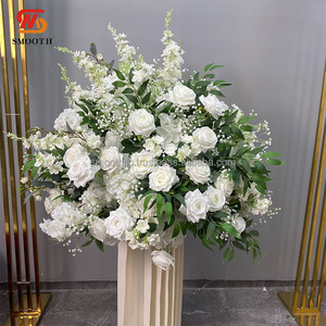 Ramo Floral Gigante Artificial Blanco y Verde Hecho a Mano en Fábrica, Centro de Mesa para Bodas - Product Image 6