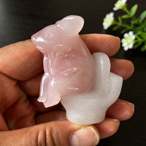 Statue de cochon amusant en cristal assis sur des toilettes, sculpté à la main en pierres précieuses mélangées avec un cochon en jade blanc sur des toilettes, ornement décoratif en cristal amusant - Product Image 5