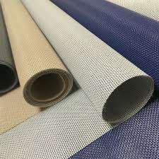 قماش شبكي عالي الجودة 1000D من كلوريد البولي فينيل من DERFLEX لشبكة مغلفة بالبوليستر المقوى - Product Image 3