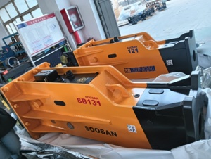 SOOSAN SB 131 Brise-roche hydraulique de type boîte pour excavatrices de 30 à 45 tonnes pour les travaux de construction et de démolition avec moteur principal - Product Image 2