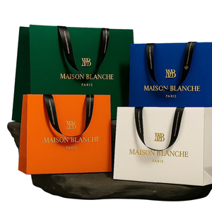 Sacs en papier cartonnés roses de luxe personnalisés avec logo imprimé pour la vente en gros, sacs cadeaux pour boutiques de détail avec votre propre logo et couleur - Product Image 4