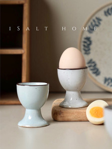 Porte-œufs et coupelles à œufs allemandes Loberon avec couleur sous-glaçure pour le saké, le thé, le spiritueux blanc et les petites liqueurs - Product Image 1