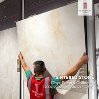 Dalle en porcelaine frittée effet onyx 1200x1200mm, 9mm, aspect marbre, grand format, pour cuisine moderne et mur de salon