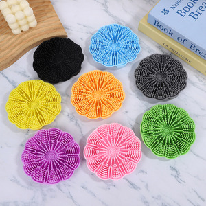Brosse de bain en silicone en forme de fleur, double usage, brosse exfoliante pour le corps, brosse de douche douce en silicone pour le nettoyage du corps - Product Image 1