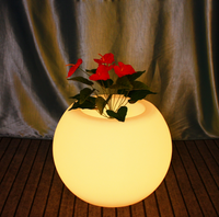 Pot de fleurs lumineux à LED solaire en plastique pour jardin, avec changement de couleur, idéal pour la décoration de mariage et comme mobilier lumineux