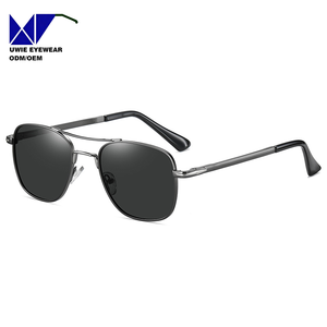 Lunettes de soleil polarisées grises <span class=keywords><strong>pour</strong></span> hommes, monture carrée en titane et métal, collection Fashion <span class=keywords><strong>2022</strong></span> - Product Image 1