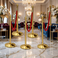 Barrières de file d'attente de luxe en corde de velours rouge et acier inoxydable doré pour les zones VIP du tapis rouge de mariage