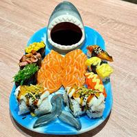 Nouvel ensemble d'assiettes à sushi en céramique Thème Requin, Plateau de service sur le thème de l'océan avec bol à sauce soja tête de requin et bol à chips et sauce, Vaisselle