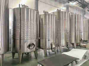 Fermentador de Vino de Acero Inoxidable de 10T 20T con Certificación CE y Diseño de Instalación Rápida para Pequeñas y Medianas Empresas Vinícolas - Product Image 3