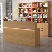 Comptoir d'accueil en bois personnalisé simple, idéal pour hall d'hôtel, bureau, restaurant, bâtiment commercial moderne.