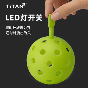 Pelota de Pickleball Titan Led de 74 mm, Verde, 40 Orificios, con Luz para Práctica Nocturna - Product Image 1