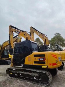 Pelle sur chenilles SANY SY 135C d'occasion Modèle 2023 Moteur et pompe Isuzu Poids en ordre de marche de 13500kg Bonne condition - Product Image 2