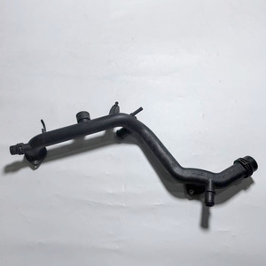 Manguera de Refrigerante para Motor Audi Q5 3.2T 06E121045J, Pieza de Repuesto de Plástico - Product Image 3