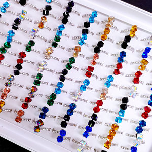 2024 de moda en stock <span class=keywords><strong>precio</strong></span> barato lindo color caramelo venta al por mayor mezcla de venta geometría Cristal Diamantes de imitación niñas anillos de aleación - Product Image 3