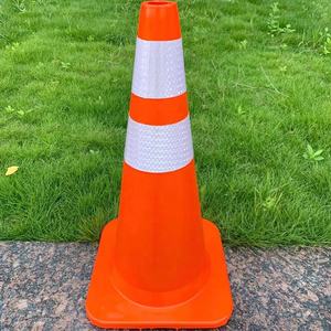 Yol güvenliği için <span class=keywords><strong>70cm</strong></span> turuncu yumuşak PVC trafik konisi - Product Image 3