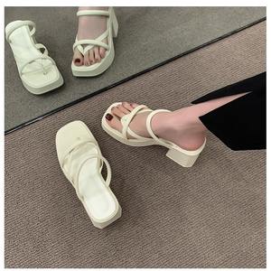 Sandalias de Tacón para Mujer, Plataforma, Tacón Medio Grueso, Antideslizantes, con Tiras y Hebilla, Parte Superior de PVC, Clásicas de Verano, Negras - Product Image 4