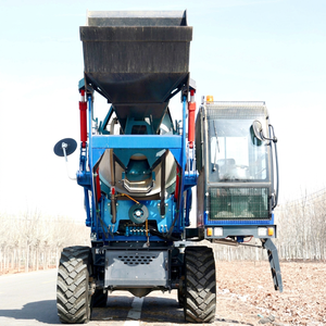 Camion malaxeur à béton autochargeur mobile avec moteur à couple élevé, capacité de 1 à 5,5 m³, quatre roues motrices - Product Image 1