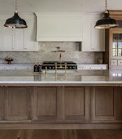 Armoires de cuisine modulaires écologiques en bois massif de chêne naturel avec finition laquée blanche pour appartement moderne