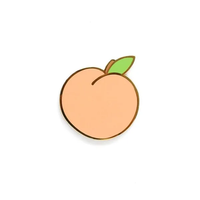 Épingles en émail dur en alliage de zinc plaqué or série de pêche juteuse de fruits attrayants personnalisés de dessin animé vêtements et sac fournissant des épingles en émail