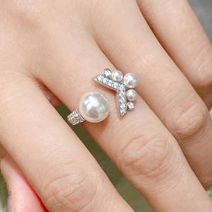 Anillo de Perlas con Diamantes Rotos Franceses en Forma de V Josephine, Plata de Ley S925, Estilo Romántico, Garra, Lujoso, de Alta Gama, Versátil y Moderno - Product Image 2