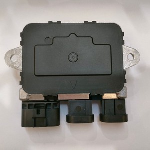 Módulo de relé automotriz Yunnuo A6029-001-01 con tres conectores para sistemas eléctricos de vehículos - Product Image 1