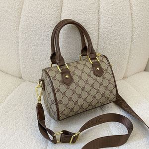 High-quality Durable Portable Geometric Pattern PU <b>Material</b> Boston Handbag Zipper Rivet Brand Designer Handbag for Daily Use. - Product Image 4