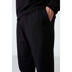 Conjunto Deportivo Negro para Hombre Keith, 340g, Pantalones Deportivos Transpirables Casuales, Sudadera, Conjunto Completo - Product Image 3