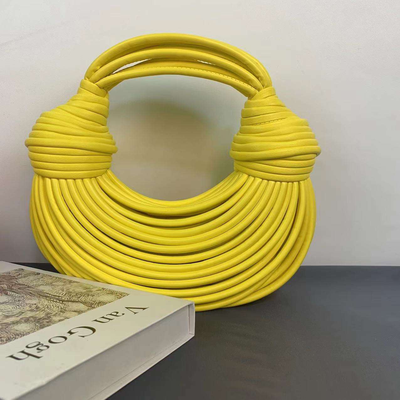 สีเหลือง