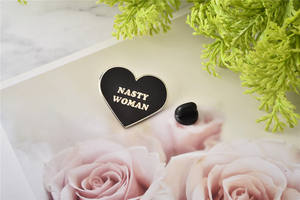 Insignias Personalizadas con Logotipo, Insignias <span class=keywords><strong>de</strong></span> Amor con Pin, Insignias <span class=keywords><strong>de</strong></span> Corazón <span class=keywords><strong>de</strong></span> Recuerdo por Sublimación, Insignias <span class=keywords><strong>de</strong></span> Metal Esmaltado en Blanco, Broche, Pin <span class=keywords><strong>de</strong></span> Solapa - Product Image 3