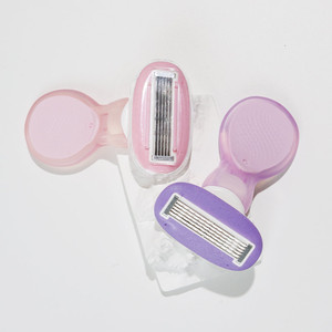 Mini <span class=keywords><strong>rasoir</strong></span> manuel pour femme OEM personnalisé, cinq lames, <span class=keywords><strong>rasoir</strong></span> pour l'épilation féminine avec cartouches remplaçables, lames en acier inoxydable - Product Image 6
